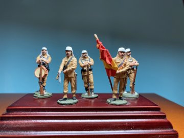Ejército Español. Infantería con Uniforme Color Garbanzo